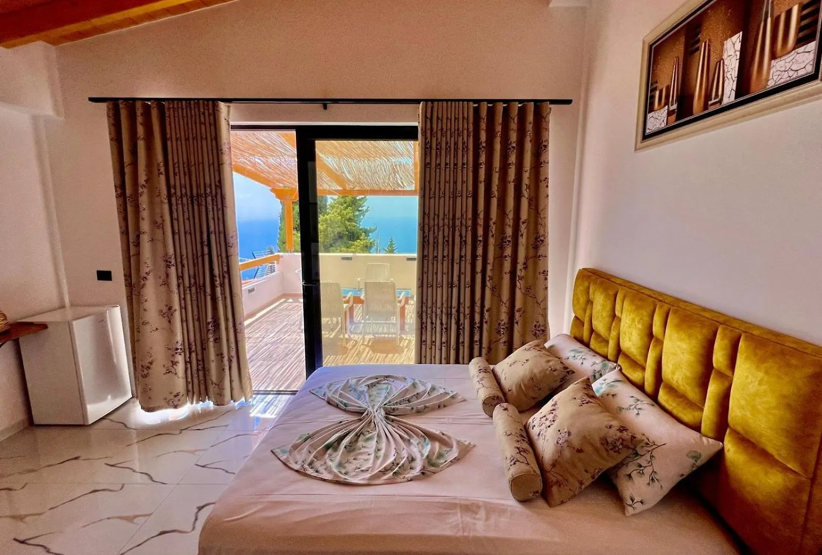 Hotel Panorama Piqeras Bed & Breakfast