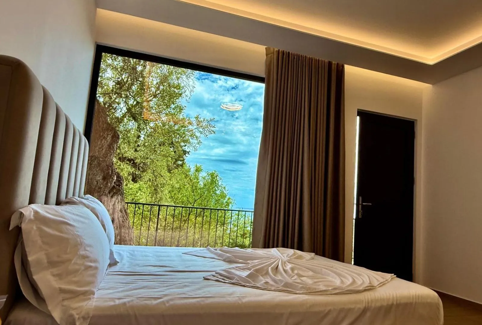 Hotel Panorama Piqeras Bed & Breakfast