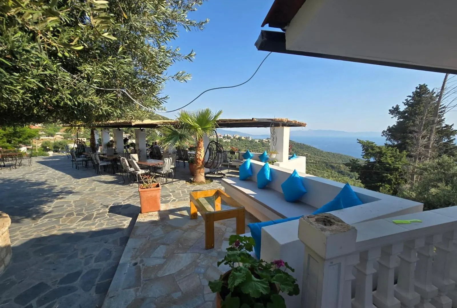 Hotel Panorama Piqeras לינה וארוחת בוקר