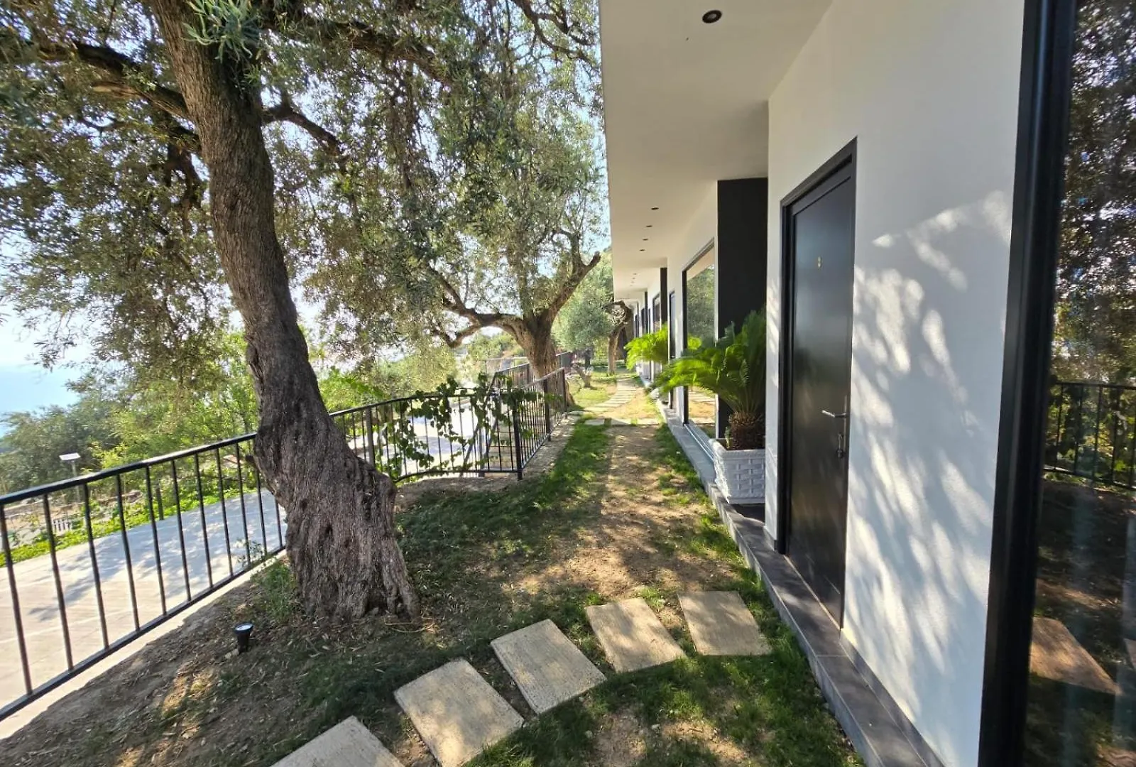 Hotel Panorama Piqeras 0*,  אלבניה