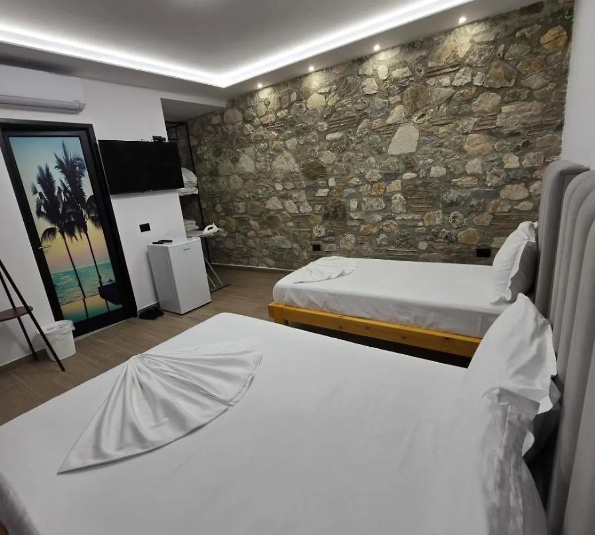 לינה וארוחת בוקר Hotel Panorama Piqeras
